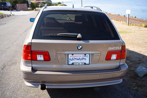 2003 BMW 525 iT