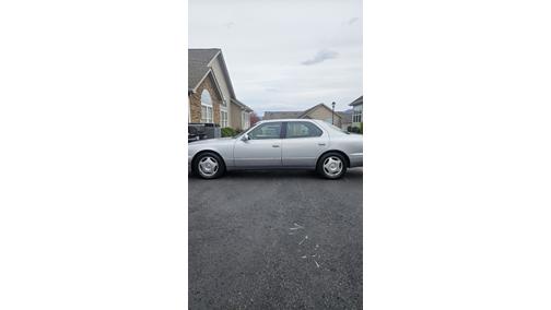 Silver 1999 Lexus LS 400 Base