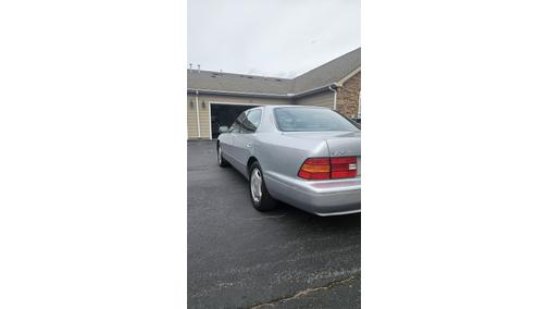 Silver 1999 Lexus LS 400 Base