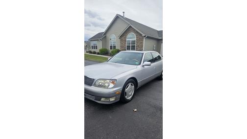 Silver 1999 Lexus LS 400 Base