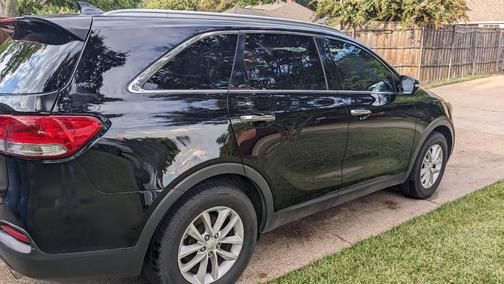 Black 2016 Kia Sorento LX