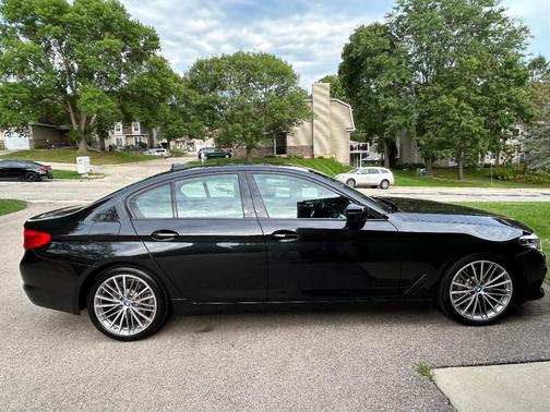 Black 2019 BMW 530e iPerformance