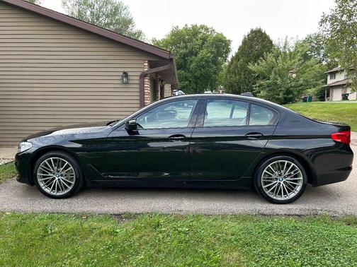 Black 2019 BMW 530e iPerformance