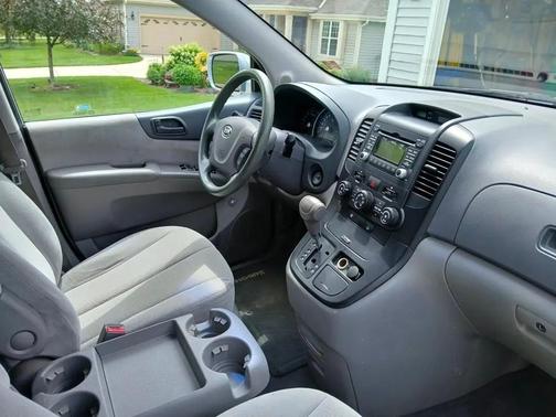 Silver 2009 Kia Sedona LX