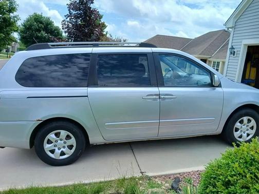 Silver 2009 Kia Sedona LX