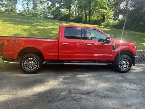 Red 2022 Ford F-250 XLT