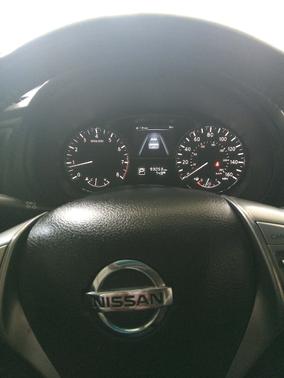 White 2014 Nissan Altima 2.5 SV