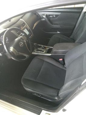 White 2014 Nissan Altima 2.5 SV