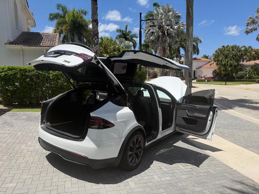 2023 Tesla Model X Plaid