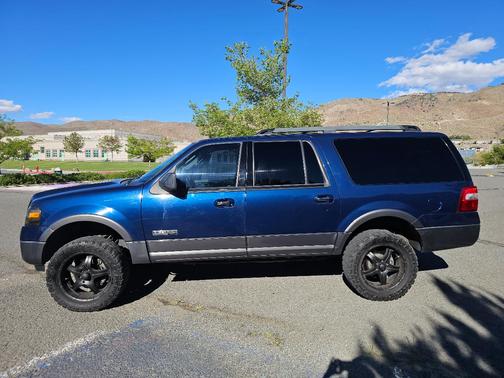 Blue 2007 Ford Expedition EL XLT