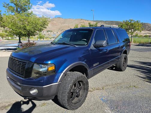 Blue 2007 Ford Expedition EL XLT
