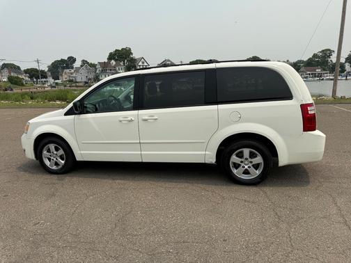White 2010 Dodge Grand Caravan Hero