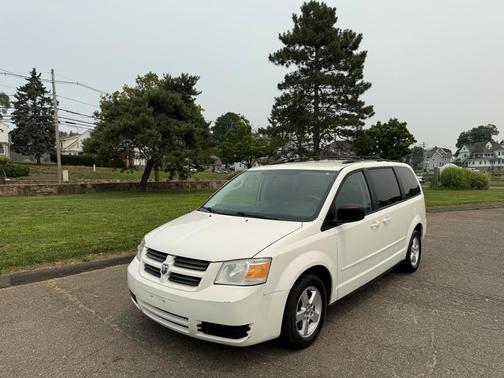 White 2010 Dodge Grand Caravan Hero
