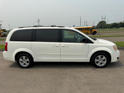 White 2010 Dodge Grand Caravan Hero