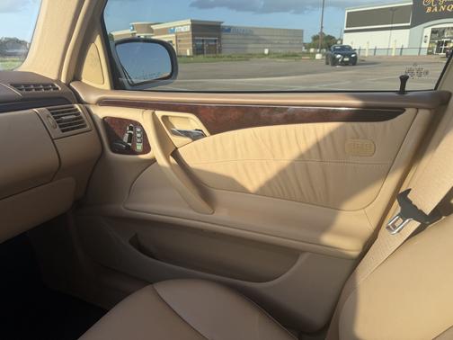 Beige 2000 Mercedes-Benz E-Class E320