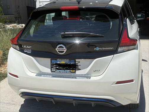 White 2018 Nissan Leaf SV