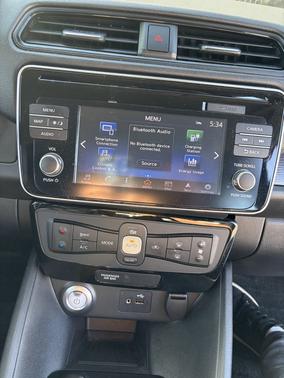 White 2018 Nissan Leaf SV