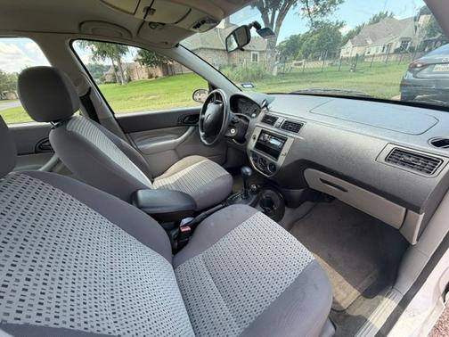 White 2007 Ford Focus SES