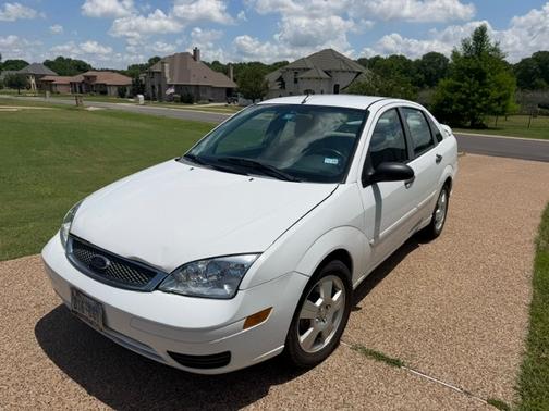 White 2007 Ford Focus SES