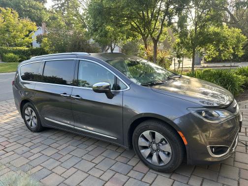 2020 Chrysler Pacifica Hybrid Limited