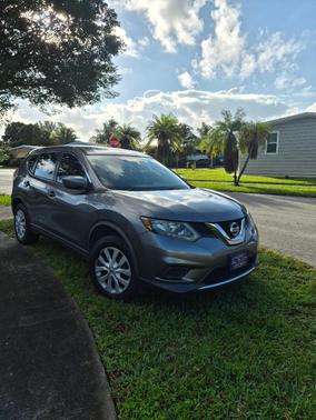 Gray 2016 Nissan Rogue S