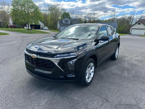Black 2024 Chevrolet Trax LS