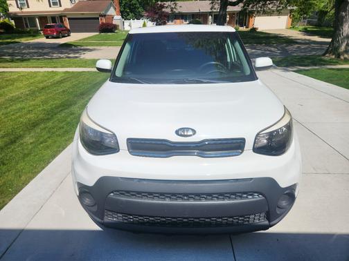 White 2018 Kia Soul Base