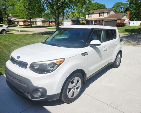 White 2018 Kia Soul Base