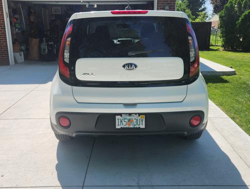 White 2018 Kia Soul Base