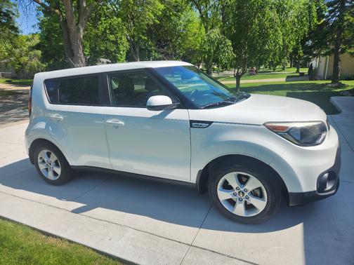 White 2018 Kia Soul Base