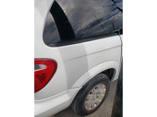2005 Chrysler Town & Country Base