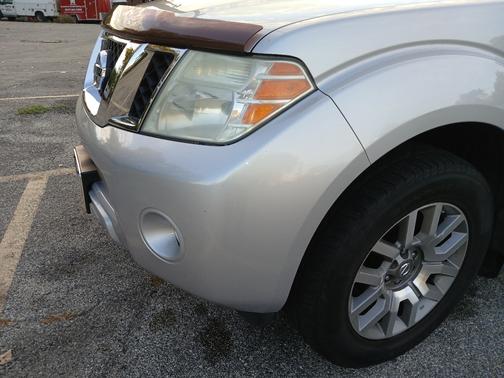 2010 Nissan Pathfinder LE