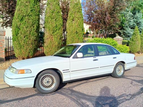 1994 Ford Crown Victoria LX