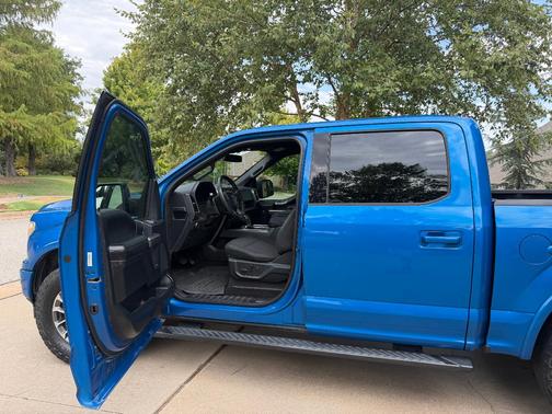 Blue 2019 Ford F-150 XLT