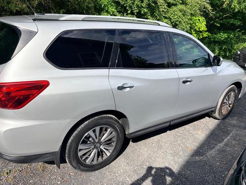 Silver 2017 Nissan Pathfinder S