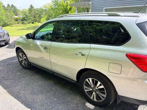 Silver 2017 Nissan Pathfinder S