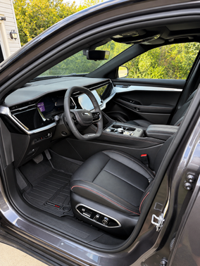 Gray 2024 Jeep Wagoneer S Launch Edition