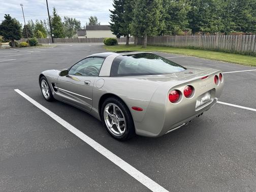 2001 Chevrolet Corvette Base