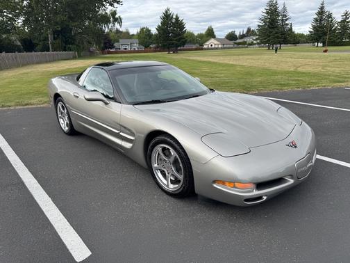 2001 Chevrolet Corvette Base