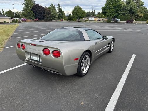 2001 Chevrolet Corvette Base