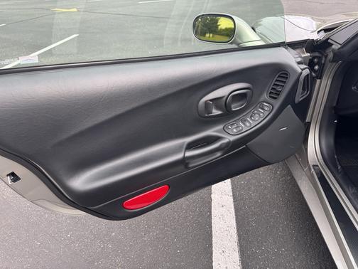 2001 Chevrolet Corvette Base