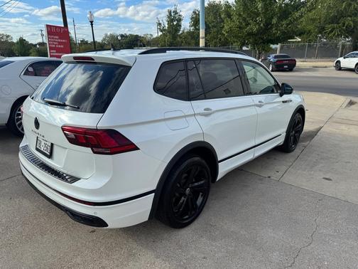 White 2023 Volkswagen Tiguan 2.0T SE R-Line Black