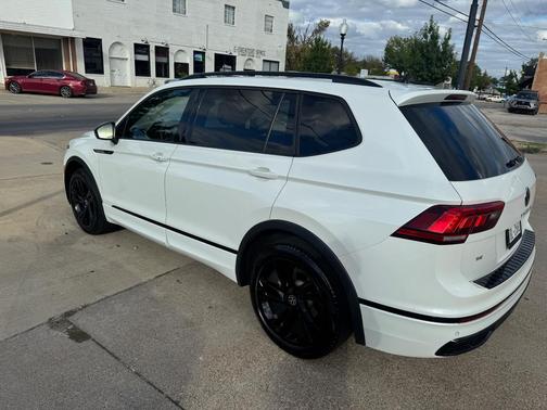White 2023 Volkswagen Tiguan 2.0T SE R-Line Black