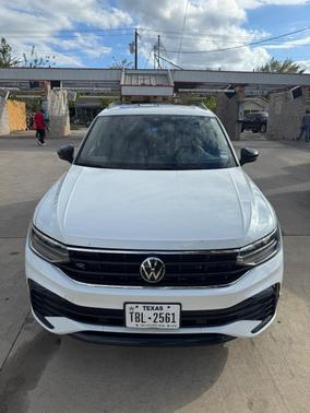 White 2023 Volkswagen Tiguan 2.0T SE R-Line Black