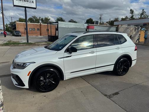 White 2023 Volkswagen Tiguan 2.0T SE R-Line Black