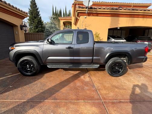 2022 Toyota Tacoma SR