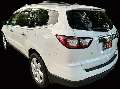White 2016 Chevrolet Traverse 1LT