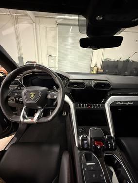 2020 Lamborghini Urus Base
