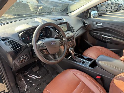 Black 2018 Ford Escape SE