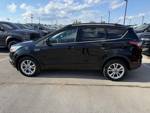 Black 2018 Ford Escape SE